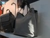 Nové kabelky z dílny UNIDAX: perforovaná kůže, metalické barvy
