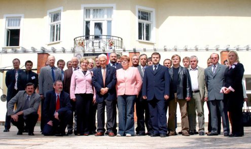 Setkání členů ČOKA s Tomášem Baťou juniorem při příležitosti odborného semináře na Baťově vile ve Zlíně v květnu 2008