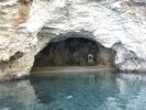 Lefkada. Kaplička ukrytá v jeskyni nedaleko městečka Nydri je přístupná jen z moře